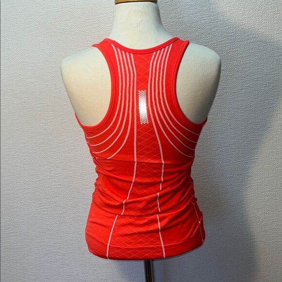 Athleta Fast Finish Line Tank - Picture 4 of 11